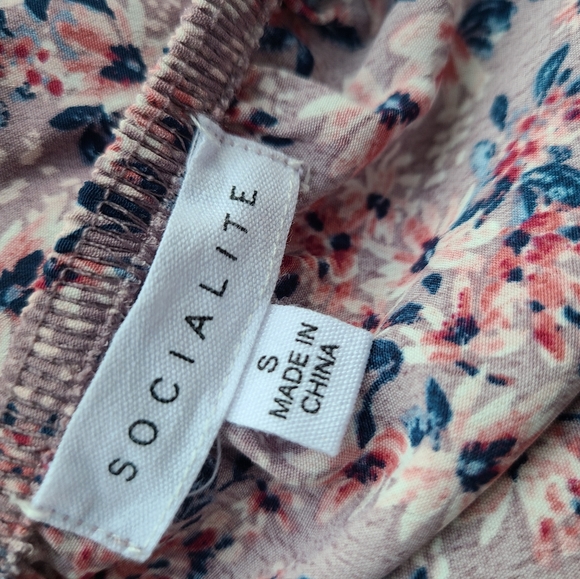 Off the Shoulder Dress - Picture 4 of 5